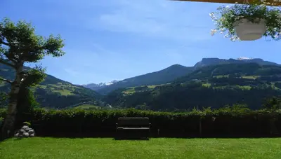 Ein allgemeiner Bergblick oder ein Berglick von der Ferienwohnung aus