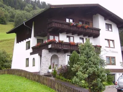 Das Gebäude in dem sich die Pension befindet