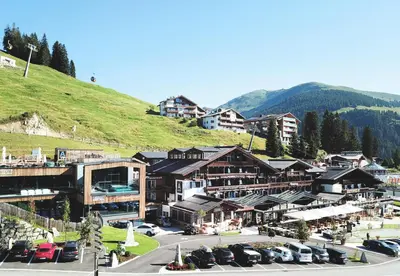Ein allgemeiner Bergblick oder ein Berglick von des Hotels aus