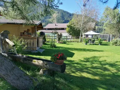 Ein Garten an der Unterkunft Naturpension Mühlhof
