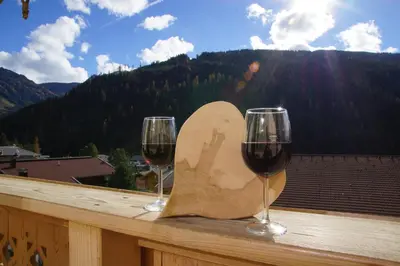 Ein allgemeiner Bergblick oder ein Berglick von der Pension aus