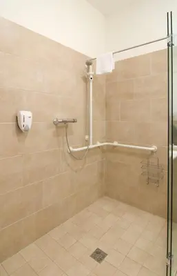 Ein Badezimmer in der Unterkunft Hotel Bräuwirt