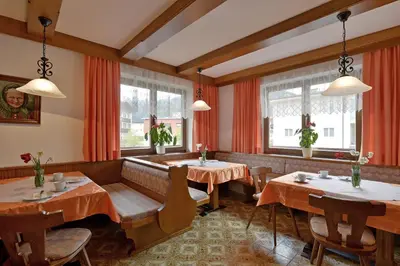 Ein Restaurant oder anderes Speiselokal in der Unterkunft Gästehaus Sillaber-Gertraud Nuck