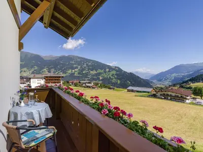 Ein allgemeiner Bergblick oder ein Berglick von der Pension aus
