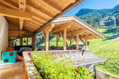 Ein allgemeiner Bergblick oder ein Berglick von der Ferienwohnung aus