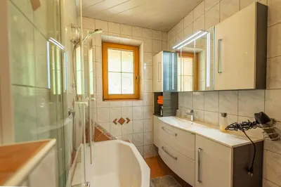 Ein Badezimmer in der Unterkunft Ferienwohnung Ausblick Zillertal