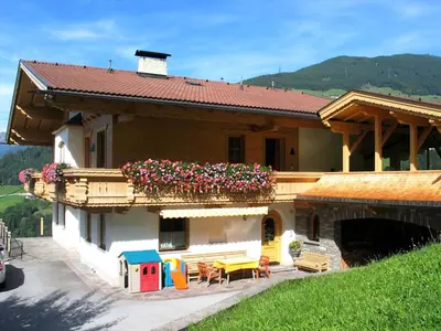 Ein allgemeiner Bergblick oder ein Berglick von der Ferienwohnung aus