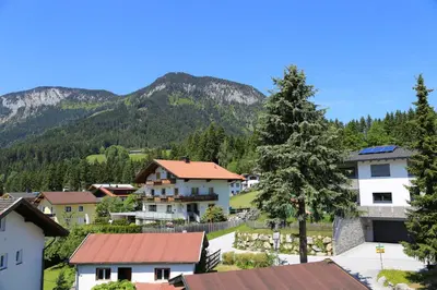 Ein allgemeiner Bergblick oder ein Berglick von der Ferienwohnung aus