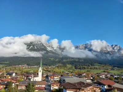 Ein allgemeiner Bergblick oder ein Berglick von der Ferienwohnung aus
