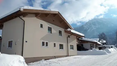 Ein allgemeiner Bergblick oder ein Berglick von der Ferienwohnung aus