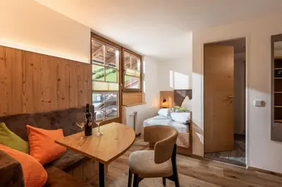 Ein Sitzbereich in der Unterkunft Gästehaus Hochstaffl