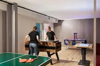 Tischtennis in der Unterkunft Natürlich Hell. Aparthotel & Camping oder in der Nähe