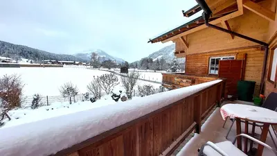 Ein allgemeiner Bergblick oder ein Berglick von der Ferienwohnung aus