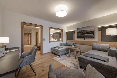 Ein Sitzbereich in der Unterkunft Hotel Alpina Wellness & Spa Resort