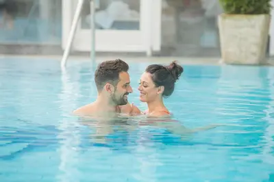 Der Swimmingpool an oder in der Nähe von Hotel Alpina Wellness & Spa Resort