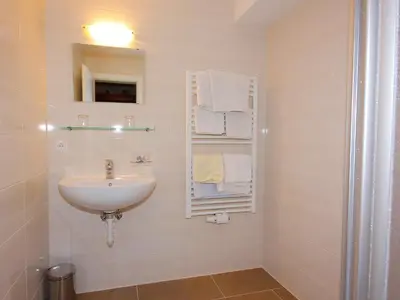 Ein Badezimmer in der Unterkunft Holiday Home Hauser by Interhome