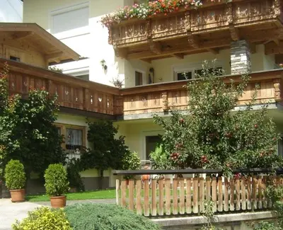 Ein Garten an der Unterkunft Ferienwohnung Kainer Carina