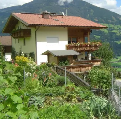 Ein allgemeiner Bergblick oder ein Berglick von der Ferienwohnung aus