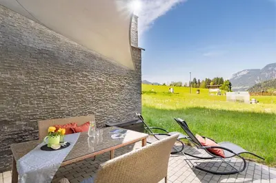 Ein allgemeiner Bergblick oder ein Berglick von der Ferienwohnung aus
