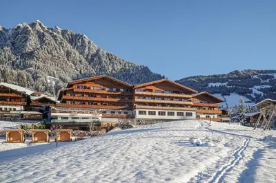 Ein allgemeiner Bergblick oder ein Berglick von des Hotels aus
