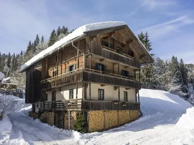 Farmhouse in Hopfgarten near Ski Bus im Winter