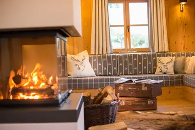 Ein Sitzbereich in der Unterkunft Bachgut - Das Resort am Berg