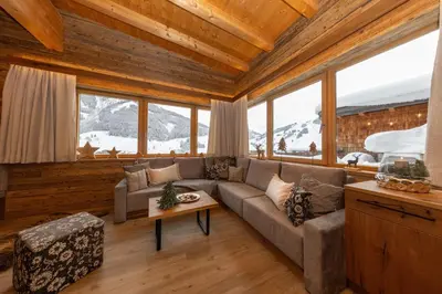 Ein Sitzbereich in der Unterkunft Bachgut - Das Resort am Berg