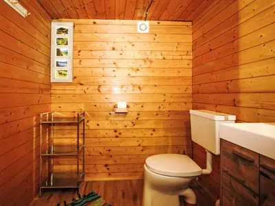 Ein Badezimmer in der Unterkunft Holiday Home Hochzillertalblick by Interhome