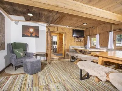 Ein Sitzbereich in der Unterkunft Holiday Home Hochzillertalblick by Interhome