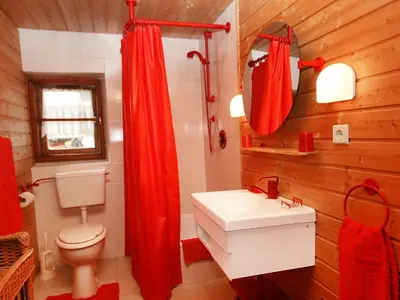 Ein Badezimmer in der Unterkunft Chalet Patricia by Interhome