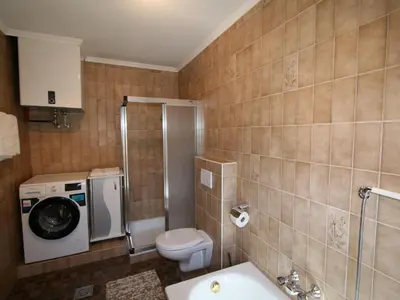 Ein Badezimmer in der Unterkunft Apartment Peter by Interhome
