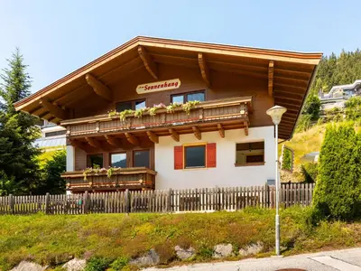 Das Gebäude in dem sich das Ferienhaus befindet