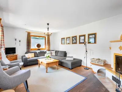 Ein Sitzbereich in der Unterkunft Holiday Home Haus am Sonnenhang by Interhome