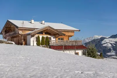 Ein allgemeiner Bergblick oder ein Berglick von der Ferienwohnung aus