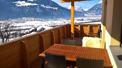 Ein allgemeiner Bergblick oder ein Berglick von der Ferienwohnung aus