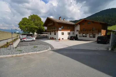 Ein allgemeiner Bergblick oder ein Berglick von der Ferienwohnung aus