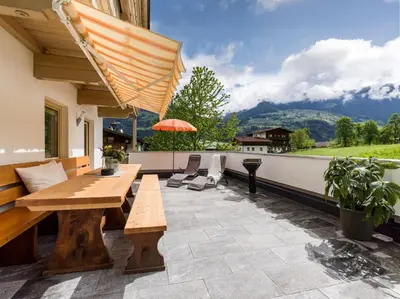 Ein allgemeiner Bergblick oder ein Berglick von der Ferienwohnung aus