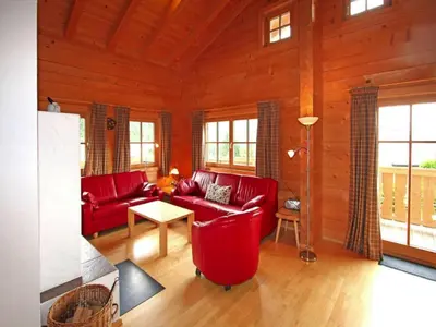Ein Sitzbereich in der Unterkunft Chalet in Königsleiten near Hohe Tauern