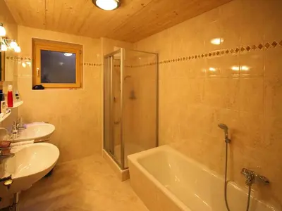 Ein Badezimmer in der Unterkunft Chalet in Königsleiten near Hohe Tauern