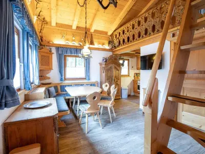 Ein Sitzbereich in der Unterkunft Chalet in Austria near Ski Lift & Forest