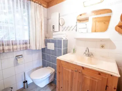 Ein Badezimmer in der Unterkunft Chalet in Austria near Ski Lift & Forest