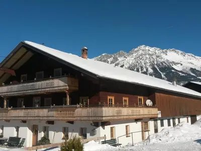 Ein allgemeiner Bergblick oder ein Berglick von des Ferienhauses aus
