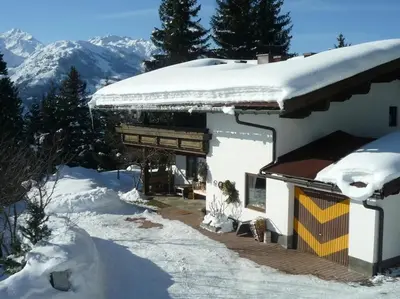 Ein allgemeiner Bergblick oder ein Berglick von der Ferienwohnung aus