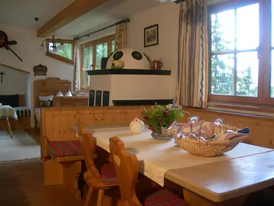 Ein Restaurant oder anderes Speiselokal in der Unterkunft Ferienwohnung Holzer Maria
