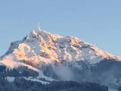 Ein allgemeiner Bergblick oder ein Berglick von der Ferienwohnung aus