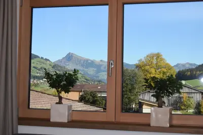 Ein allgemeiner Bergblick oder ein Berglick von der Ferienwohnung aus