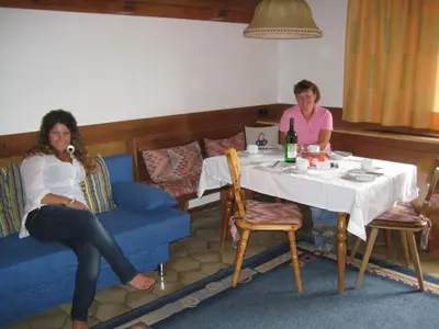 Ein Sitzbereich in der Unterkunft Apartment Hölzlbauer