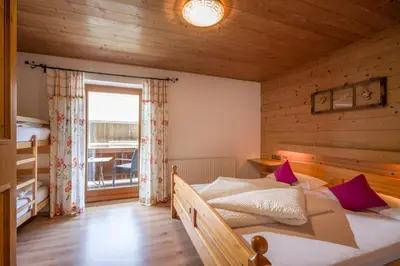 Ein Bett oder Betten in einem Zimmer der Unterkunft Urlaub am Bauernhof Windhaghof