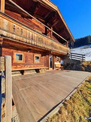 Das Gebäude in dem sich das Ferienhaus befindet