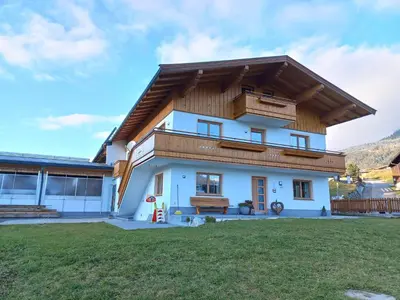 Das Gebäude in dem sich der Bauernhof befindet